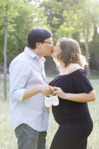 maternity-shoot-budapest-outdoor-golden-hour