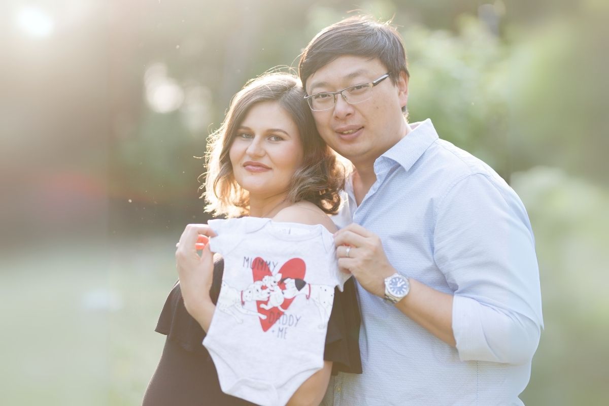 maternity-shoot-budapest-outdoor-golden-hour-creative