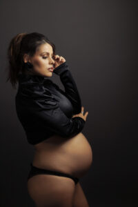maternity-shoot-budapest-studio-creative