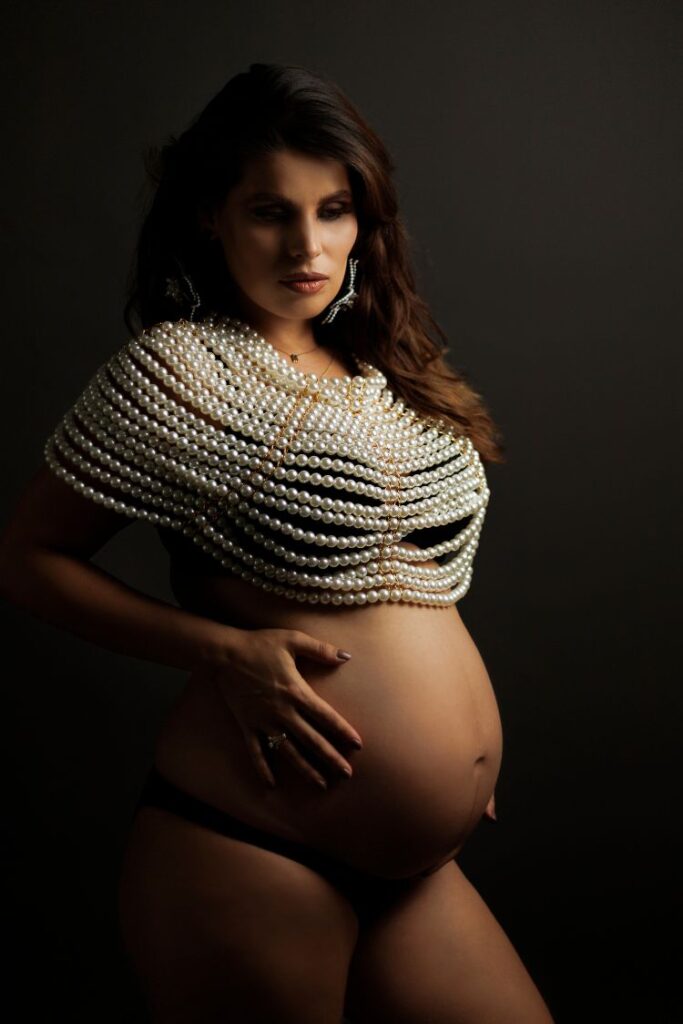 maternity-shoot-budapest-studio-creative